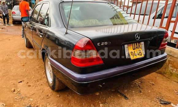 Acheter Occasion Voiture Mercedes-Benz C-Classe Noir à Bugiri, Est Acheter Occasion Voiture Mercedes-Benz C-Classe Noir à Bugiri, Est