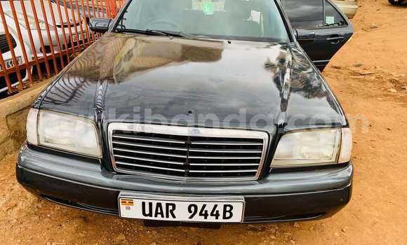 Acheter Occasion Voiture Mercedes-Benz C-Classe Noir à Bugiri, Est Acheter Occasion Voiture Mercedes-Benz C-Classe Noir à Bugiri, Est