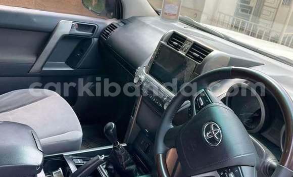 Acheter Occasion Voiture Toyota Land Cruiser Blanc à Kampala, Ouganda Acheter Occasion Voiture Toyota Land Cruiser Blanc à Kampala, Ouganda