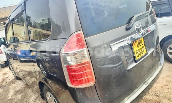 Acheter Occasion Voiture Toyota Noah Noir à Kampala, Ouganda Acheter Occasion Voiture Toyota Noah Noir à Kampala, Ouganda