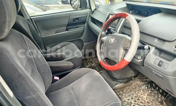 Acheter Occasion Voiture Toyota Noah Noir à Kampala, Ouganda Acheter Occasion Voiture Toyota Noah Noir à Kampala, Ouganda