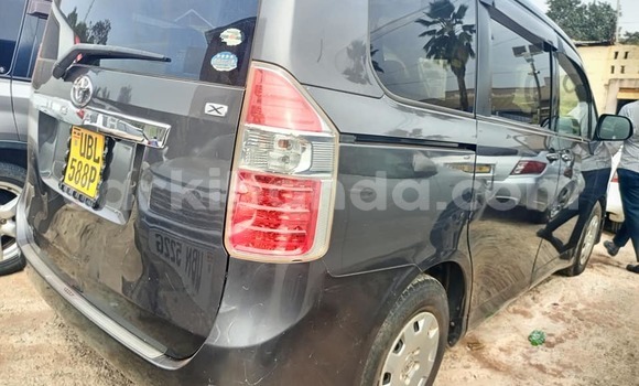 Acheter Occasion Voiture Toyota Noah Noir à Kampala, Ouganda Acheter Occasion Voiture Toyota Noah Noir à Kampala, Ouganda