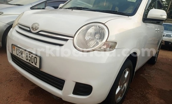 Buy Used Toyota Sienta White Car in Kampala in Uganda