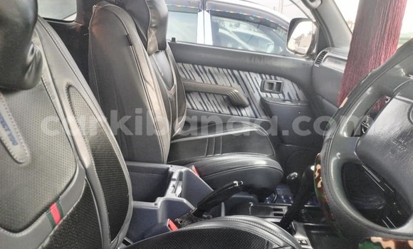 Acheter Occasion Voiture Toyota Land Cruiser Prado Noir à Kampala, Ouganda Acheter Occasion Voiture Toyota Land Cruiser Prado Noir à Kampala, Ouganda