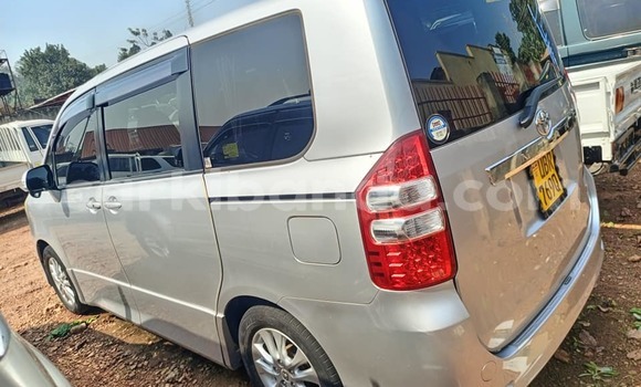 Acheter Occasion Voiture Toyota Noah Autre à Busembatia, Est Acheter Occasion Voiture Toyota Noah Autre à Busembatia, Est