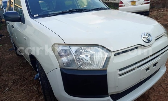 Nunua Ilio tumika Toyota Probox Nyeusi Gari ndani ya Bugembe nchini Mashariki