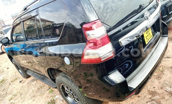 Acheter Occasion Voiture Toyota Land Cruiser Prado Noir à Bombo, Central Acheter Occasion Voiture Toyota Land Cruiser Prado Noir à Bombo, Central
