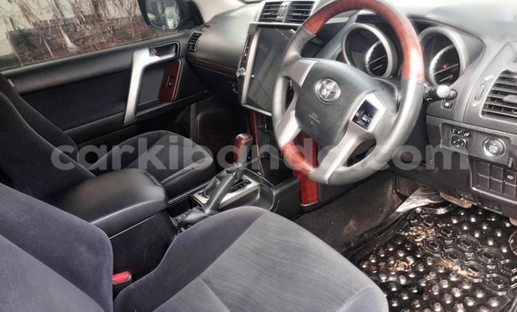 Acheter Occasion Voiture Toyota Land Cruiser Prado Noir à Bombo, Central Acheter Occasion Voiture Toyota Land Cruiser Prado Noir à Bombo, Central