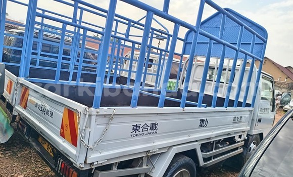 Acheter Occasion Utilitaire Toyota DA Blanc à Bugembe, Est Acheter Occasion Utilitaire Toyota DA Blanc à Bugembe, Est