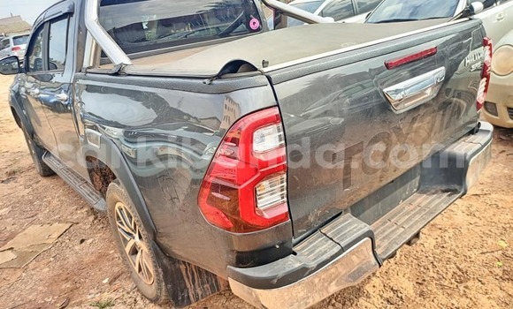 Acheter Occasion Voiture Toyota Hilux Noir à Bombo, Central Acheter Occasion Voiture Toyota Hilux Noir à Bombo, Central