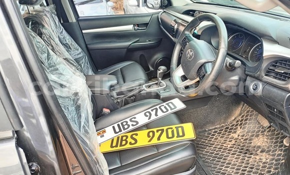 Acheter Occasion Voiture Toyota Hilux Noir à Bombo, Central Acheter Occasion Voiture Toyota Hilux Noir à Bombo, Central
