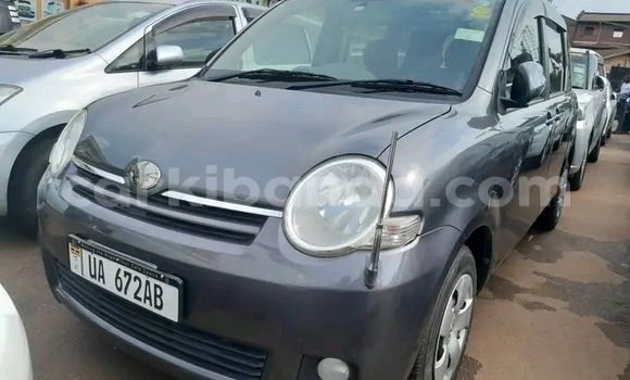 Gura Yakoze Toyota Sienta Black Imodoka i Bugiri mu Eastern Gura Yakoze Toyota Sienta Black Imodoka i Bugiri mu Eastern