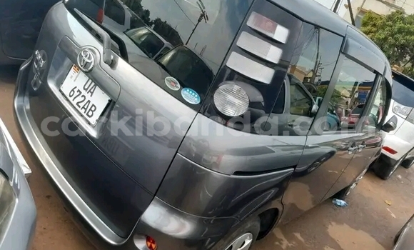 Gura Yakoze Toyota Sienta Black Imodoka i Bugiri mu Eastern Gura Yakoze Toyota Sienta Black Imodoka i Bugiri mu Eastern