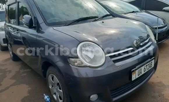 Gura Yakoze Toyota Sienta Black Imodoka i Bugiri mu Eastern Gura Yakoze Toyota Sienta Black Imodoka i Bugiri mu Eastern