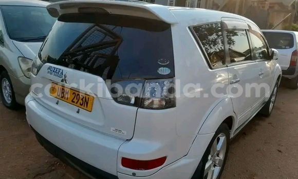 Buy Used Mitsubishi Outlander White Car in Bugiri in Eastern Buy Used Mitsubishi Outlander White Car in Bugiri in Eastern
