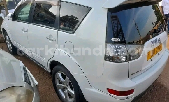 Buy Used Mitsubishi Outlander White Car in Bugiri in Eastern Buy Used Mitsubishi Outlander White Car in Bugiri in Eastern