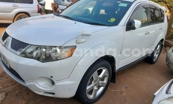 Buy Used Mitsubishi Outlander White Car in Bugiri in Eastern Buy Used Mitsubishi Outlander White Car in Bugiri in Eastern
