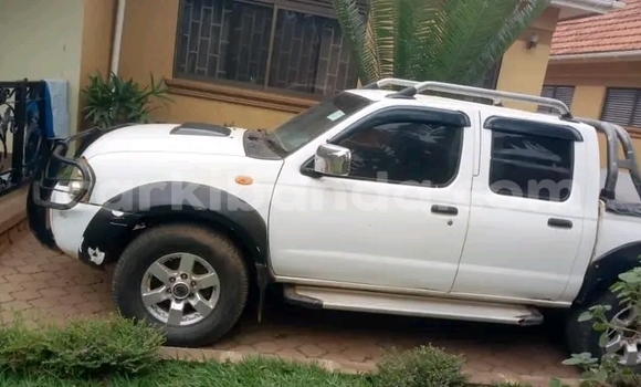 Gura Yakoze Nissan Hardbody White Imodoka i Hoima mu Uganda Gura Yakoze Nissan Hardbody White Imodoka i Hoima mu Uganda