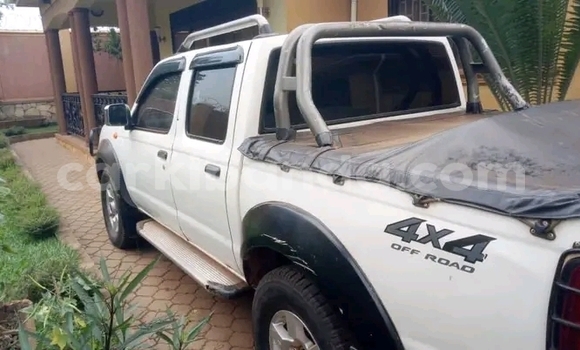 Gura Yakoze Nissan Hardbody White Imodoka i Hoima mu Uganda Gura Yakoze Nissan Hardbody White Imodoka i Hoima mu Uganda
