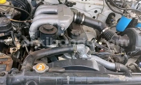 Gura Yakoze Nissan Hardbody White Imodoka i Hoima mu Uganda Gura Yakoze Nissan Hardbody White Imodoka i Hoima mu Uganda