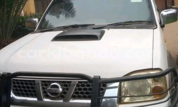 Gura Yakoze Nissan Hardbody White Imodoka i Hoima mu Uganda Gura Yakoze Nissan Hardbody White Imodoka i Hoima mu Uganda