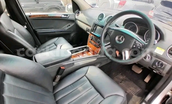 Nunua Ilio tumika Mercedes-Benz E-Classe Nyeupe Gari ndani ya Hima nchini Magharibi