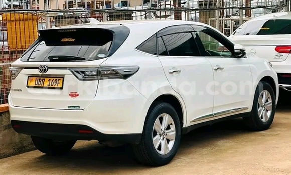 Buy Used Toyota Harrier White Car in Kagadi in Western Buy Used Toyota Harrier White Car in Kagadi in Western