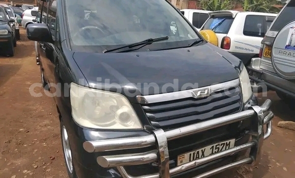 Gura Yakoze Toyota Noah Black Imodoka i Ibanda mu Western Gura Yakoze Toyota Noah Black Imodoka i Ibanda mu Western