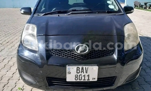 Gura Yakoze Toyota Vitz Black Imodoka i Entebbe mu Uganda