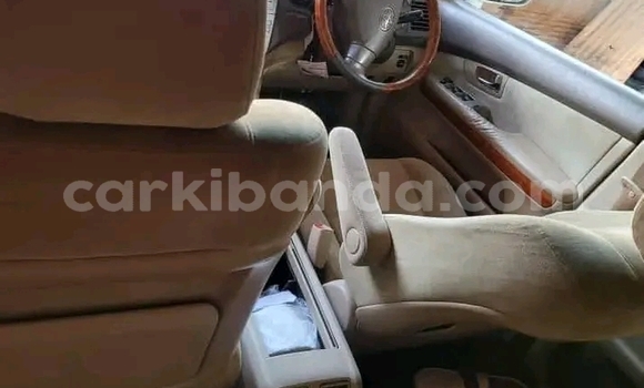 Gura Yakoze Toyota Harrier White Imodoka i Entebbe mu Uganda Gura Yakoze Toyota Harrier White Imodoka i Entebbe mu Uganda