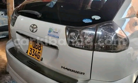 Gura Yakoze Toyota Harrier White Imodoka i Entebbe mu Uganda Gura Yakoze Toyota Harrier White Imodoka i Entebbe mu Uganda