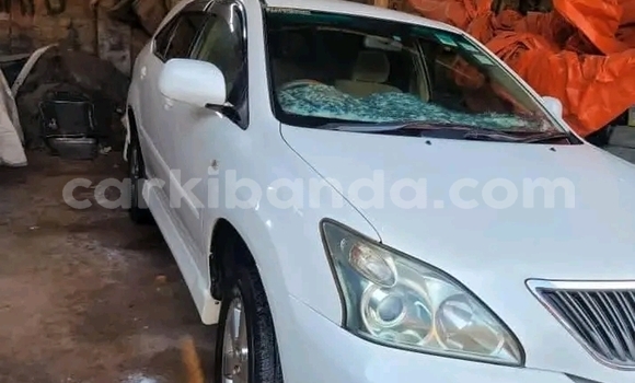 Gura Yakoze Toyota Harrier White Imodoka i Entebbe mu Uganda Gura Yakoze Toyota Harrier White Imodoka i Entebbe mu Uganda