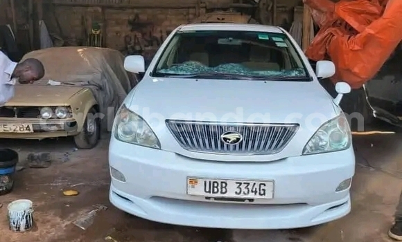 Gura Yakoze Toyota Harrier White Imodoka i Entebbe mu Uganda Gura Yakoze Toyota Harrier White Imodoka i Entebbe mu Uganda