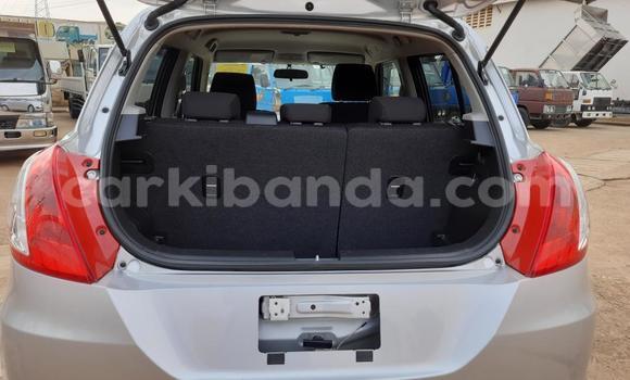 Acheter Import Voiture Suzuki Swift Gris à Kampala, Ouganda Acheter Import Voiture Suzuki Swift Gris à Kampala, Ouganda