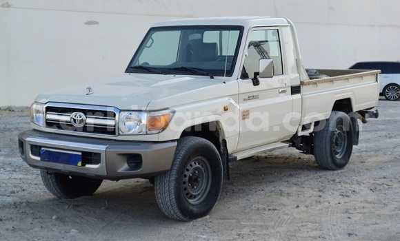 Buy Used Toyota Land Cruiser White Car in Kampala in Uganda