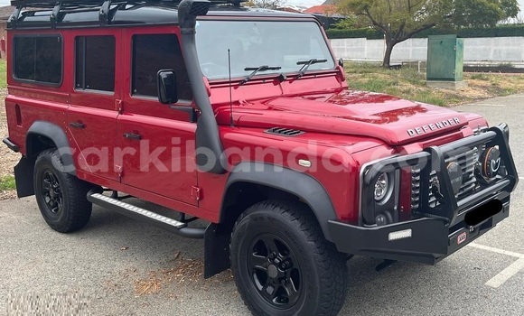 Nunua Ilio tumika Land Rover Defender Nyekundu Gari ndani ya Kampala nchini Uganda