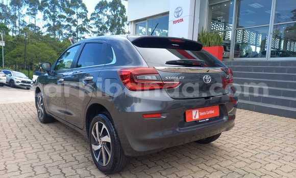 Acheter Occasion Voiture Toyota Starlet Bleu à Kampala, Ouganda Acheter Occasion Voiture Toyota Starlet Bleu à Kampala, Ouganda