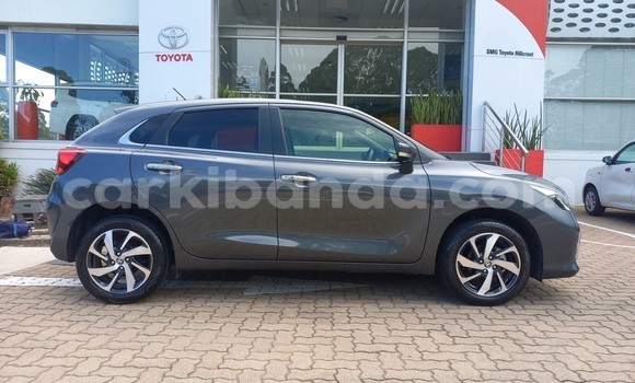 Acheter Occasion Voiture Toyota Starlet Bleu à Kampala, Ouganda Acheter Occasion Voiture Toyota Starlet Bleu à Kampala, Ouganda