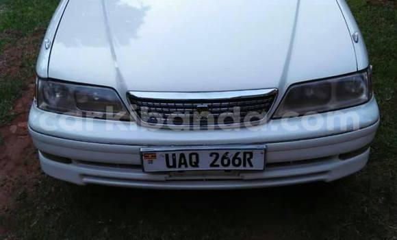 Nunua Ilio tumika Toyota Camry Nyeupe Gari ndani ya Kampala nchini Uganda Nunua Ilio tumika Toyota Camry Nyeupe Gari ndani ya Kampala nchini Uganda