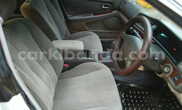 Nunua Ilio tumika Toyota Camry Nyeupe Gari ndani ya Kampala nchini Uganda Nunua Ilio tumika Toyota Camry Nyeupe Gari ndani ya Kampala nchini Uganda