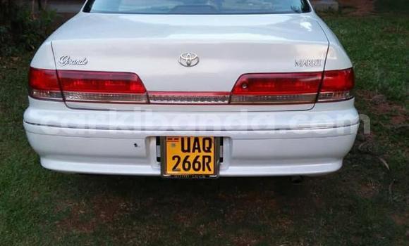 Nunua Ilio tumika Toyota Camry Nyeupe Gari ndani ya Kampala nchini Uganda Nunua Ilio tumika Toyota Camry Nyeupe Gari ndani ya Kampala nchini Uganda