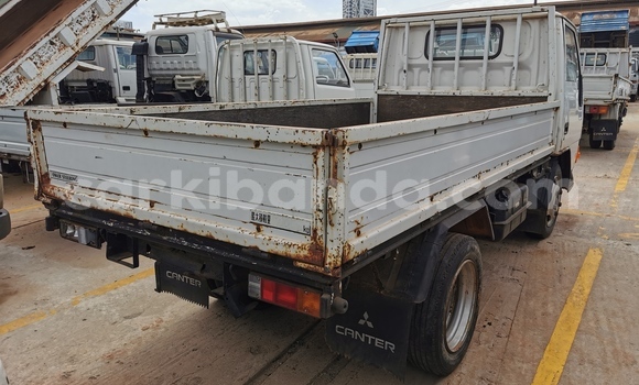 Acheter Occasion Voiture Mitsubishi Lancer Cargo Blanc à Kampala, Ouganda