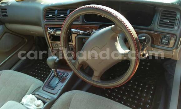 Nunua Ilio tumika Toyota Camry Nyeupe Gari ndani ya Kampala nchini Uganda Nunua Ilio tumika Toyota Camry Nyeupe Gari ndani ya Kampala nchini Uganda