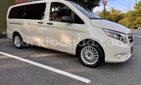 Buy Used Mercedes‒Benz Vito White Car in Kampala in Uganda