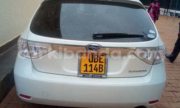 Nunua Ilio tumika Subaru Impreza Nyeupe Gari ndani ya Kampala nchini Uganda Nunua Ilio tumika Subaru Impreza Nyeupe Gari ndani ya Kampala nchini Uganda