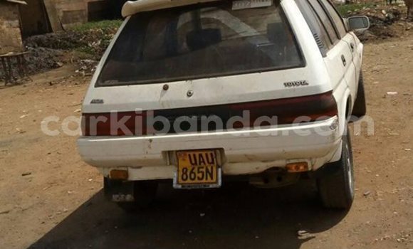 Nunua Ilio tumika Toyota Corolla Nyeupe Gari ndani ya Kampala nchini Uganda Nunua Ilio tumika Toyota Corolla Nyeupe Gari ndani ya Kampala nchini Uganda