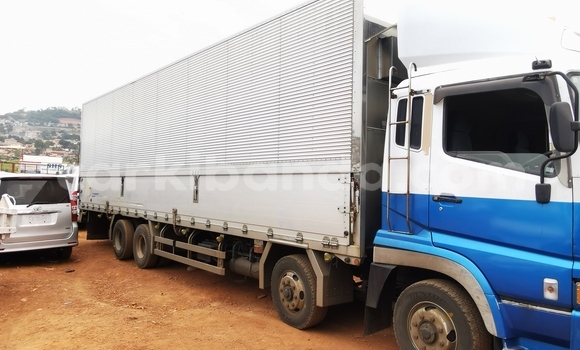 Buy Import Mitsubishi Van White Truck in Kampala in Uganda Buy Import Mitsubishi Van White Truck in Kampala in Uganda