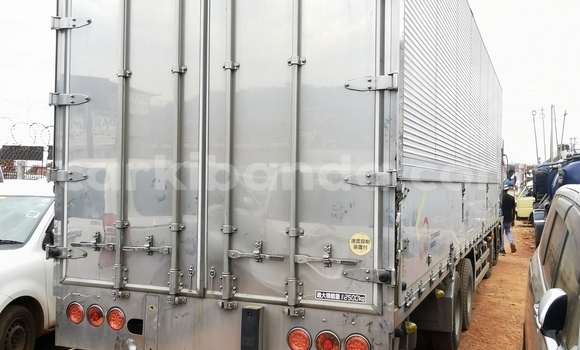 Buy Import Mitsubishi Van White Truck in Kampala in Uganda Buy Import Mitsubishi Van White Truck in Kampala in Uganda