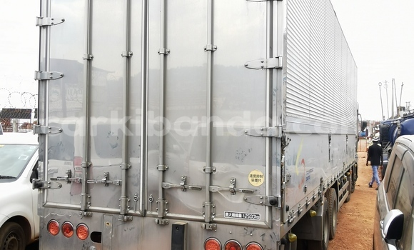 Buy Import Mitsubishi Van White Truck in Kampala in Uganda Buy Import Mitsubishi Van White Truck in Kampala in Uganda