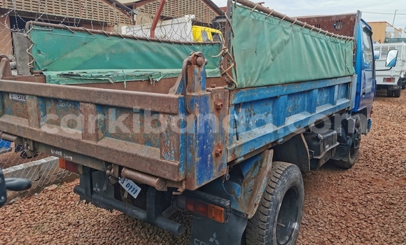 Buy Import Mitsubishi Van Blue Truck in Kampala in Uganda Buy Import Mitsubishi Van Blue Truck in Kampala in Uganda